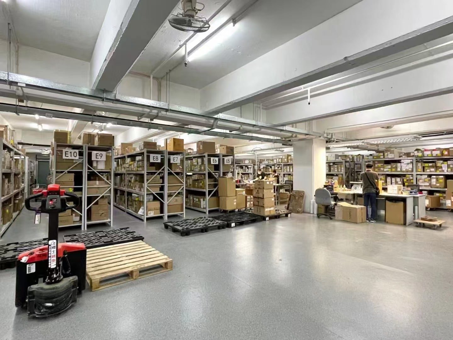 Electronic components prepared for shipment
